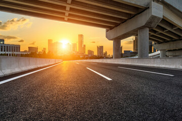 你适合浓妆还是淡妆 选对妆容才能站稳c位